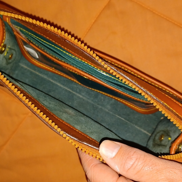 Dooney&Bourke vintage crossbody - Picture 6 of 12